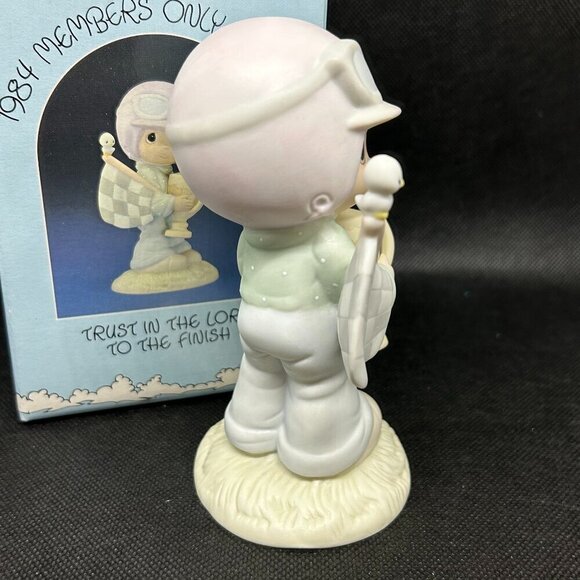 Precious Moments "Trust In The Lord To The Finish" Collector's Club figurine - Picture 2 of 5